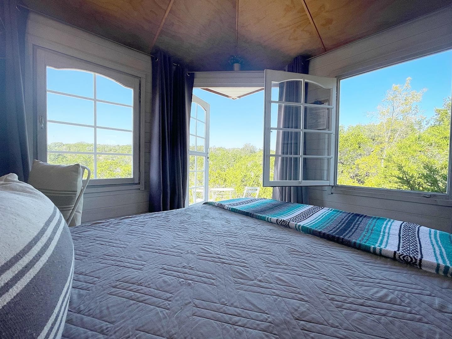 Joy accommodation
